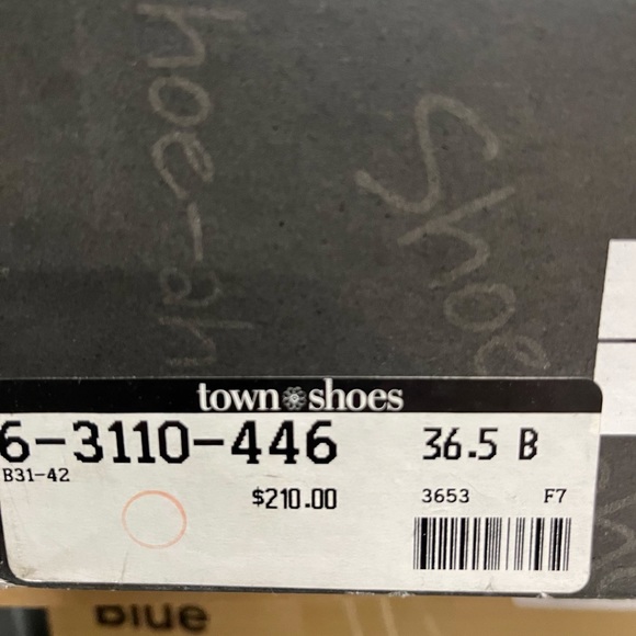 NWOT Black leather high boots, size 6.5, new. Middle height hills. Under knee - Picture 10 of 15